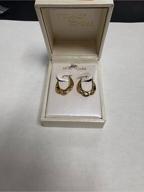 10K Gold Sculpted Hoop Earrings - Gold